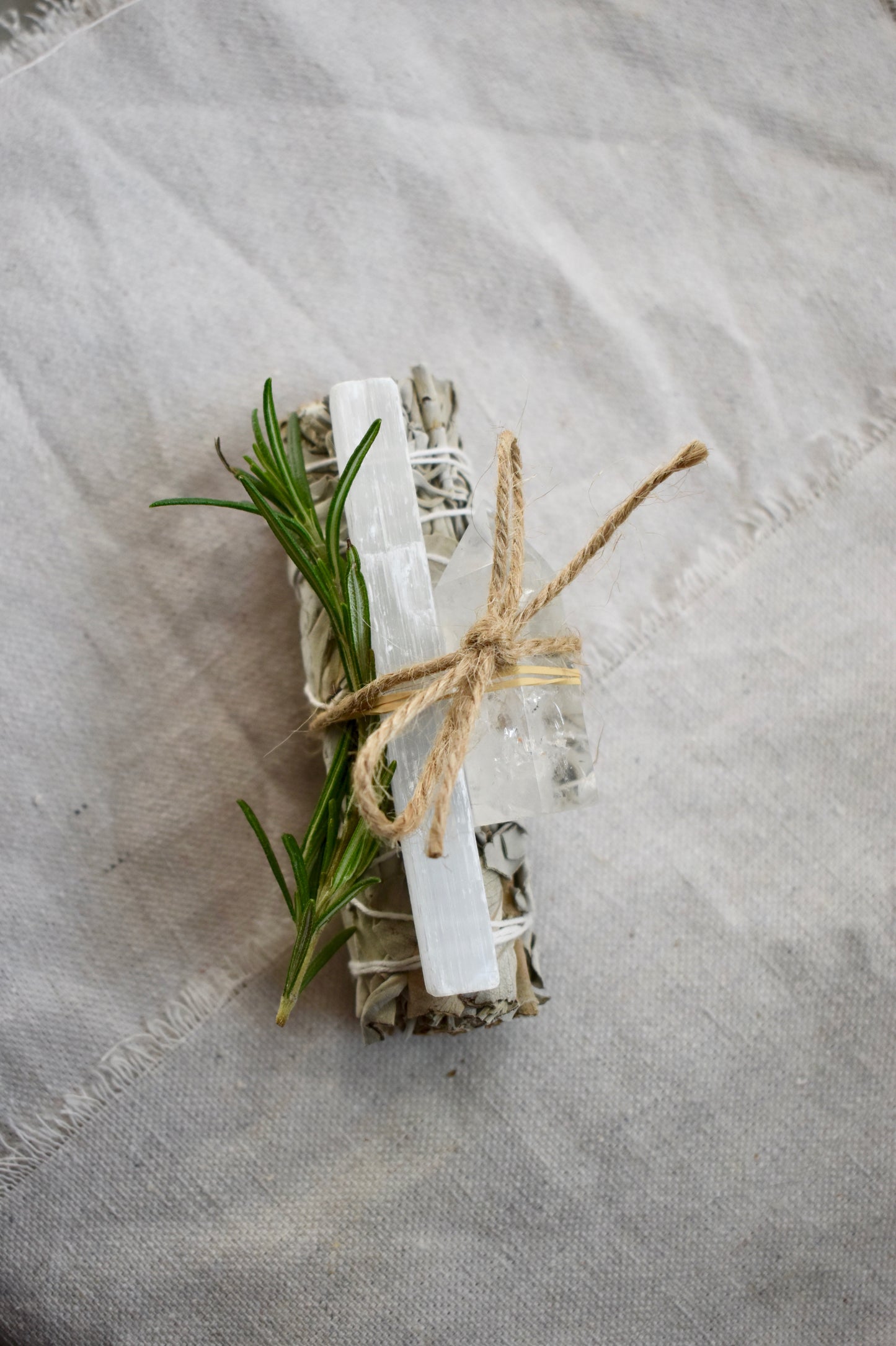 Quartz / Selenite